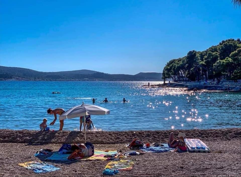 Lunasky Biograd Mobile Home Біоград-на-Мору Екстер'єр фото