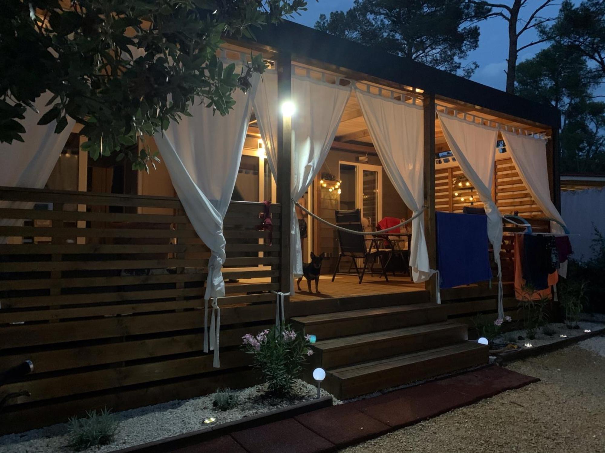 Lunasky Biograd Mobile Home Біоград-на-Мору Екстер'єр фото