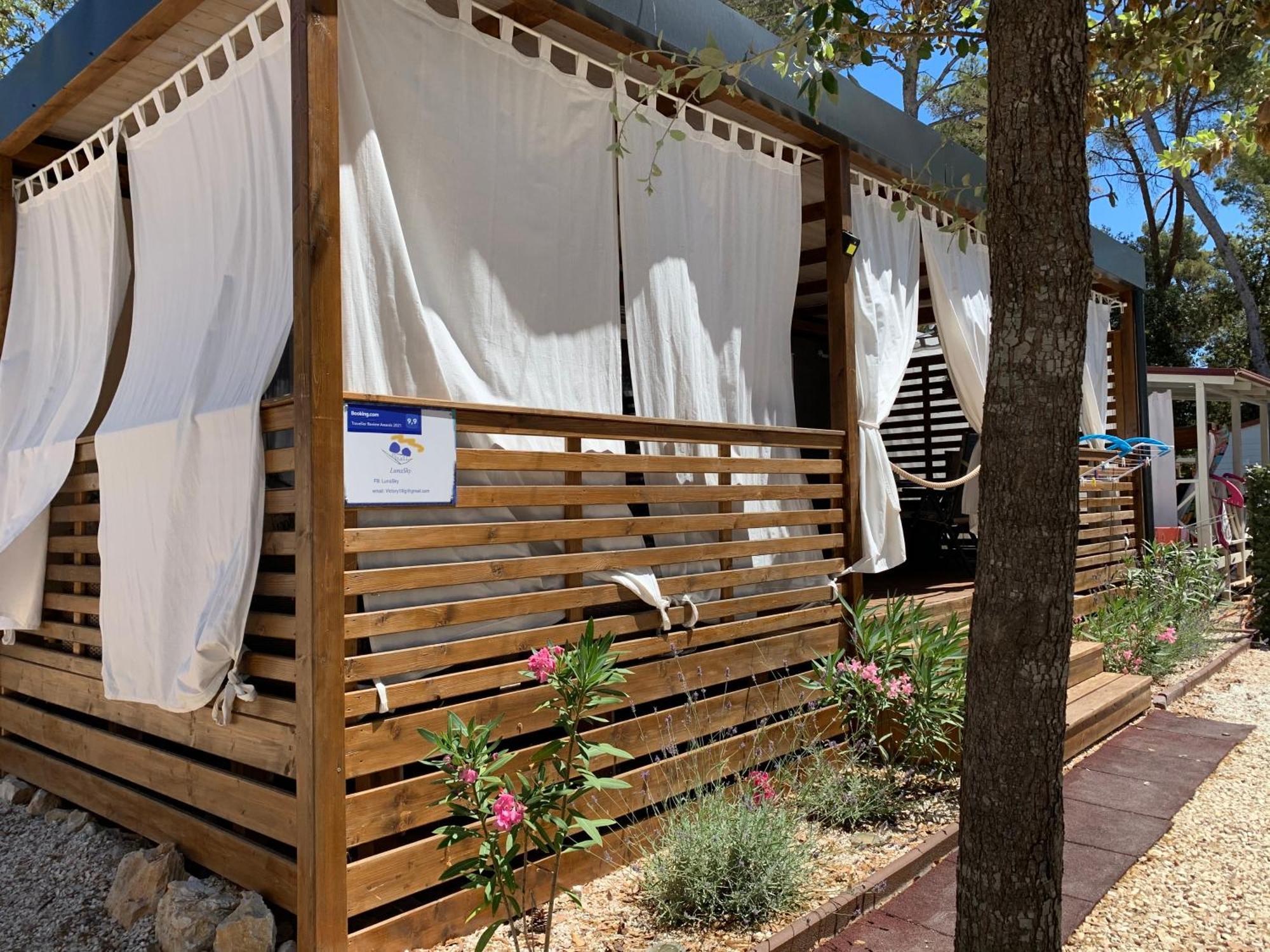 Lunasky Biograd Mobile Home Біоград-на-Мору Екстер'єр фото