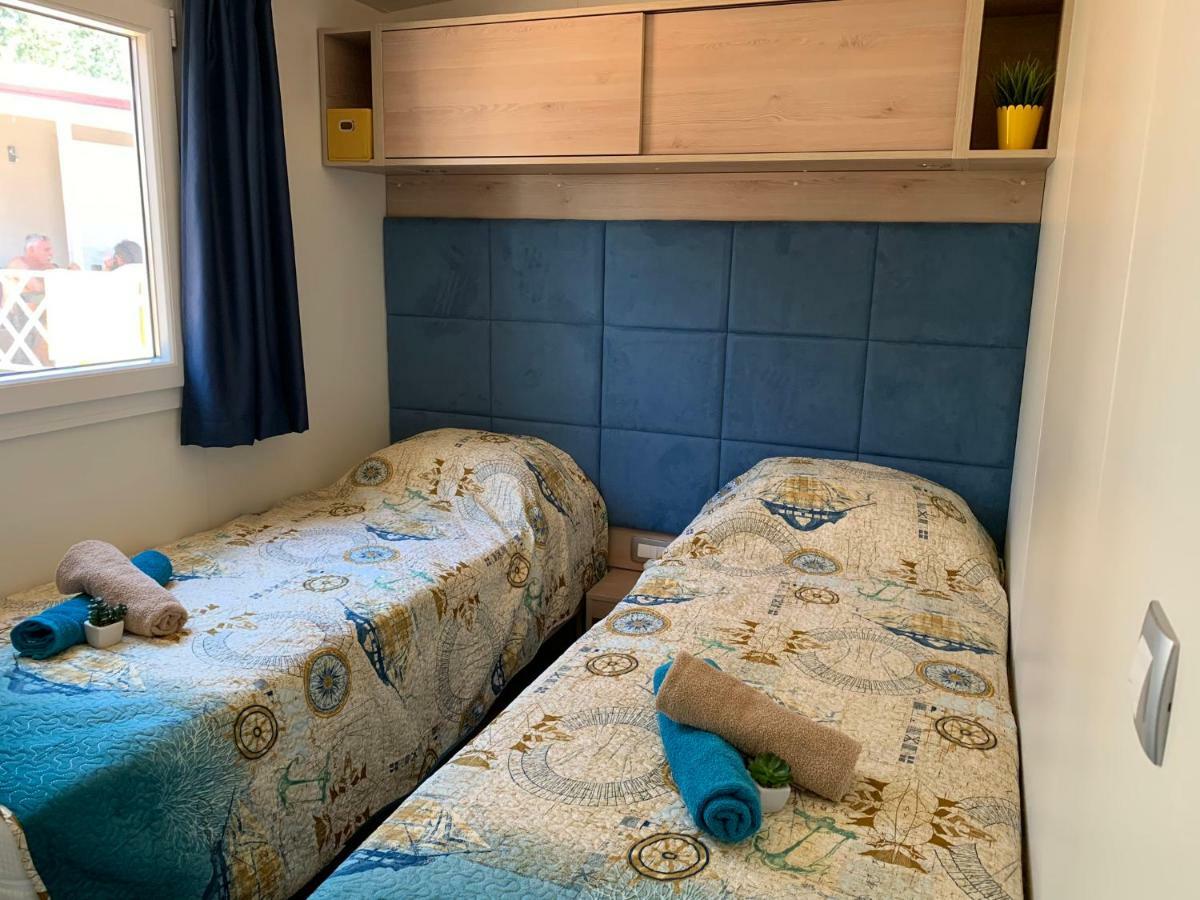 Lunasky Biograd Mobile Home Біоград-на-Мору Екстер'єр фото