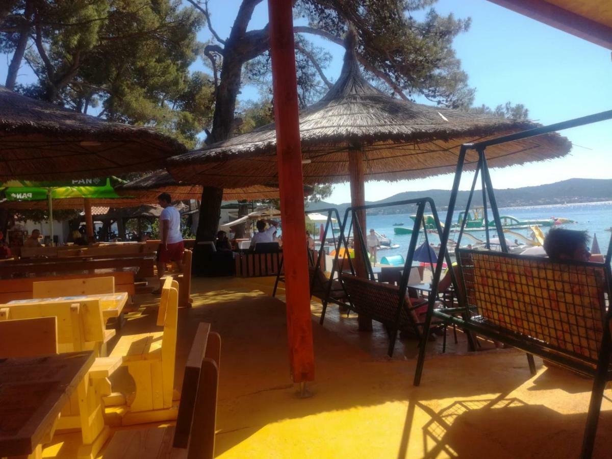 Lunasky Biograd Mobile Home Біоград-на-Мору Екстер'єр фото
